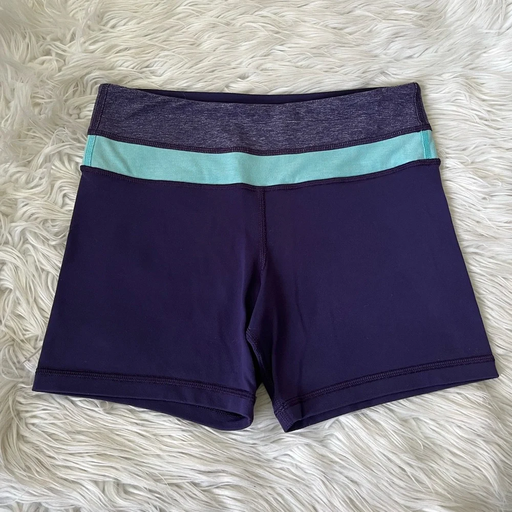 {Lululemon} Reverse Groove Short in Dense Purple / Heathered Angel Blue - Size 4